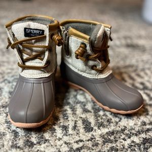 *EXCLUSIVE* Sperry Saltwater Duck Boot Toddler Girl